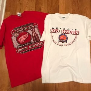 SOLD ❌ Vintage 2002 Detroit Red Wings T-shirts